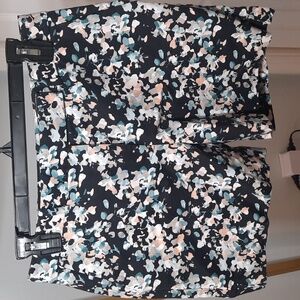 White House Black Market 5" short sz 6